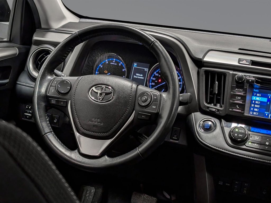2018 Toyota RAV4 FWD XLE in Sherbrooke, Quebec - 14 - w1024h768px