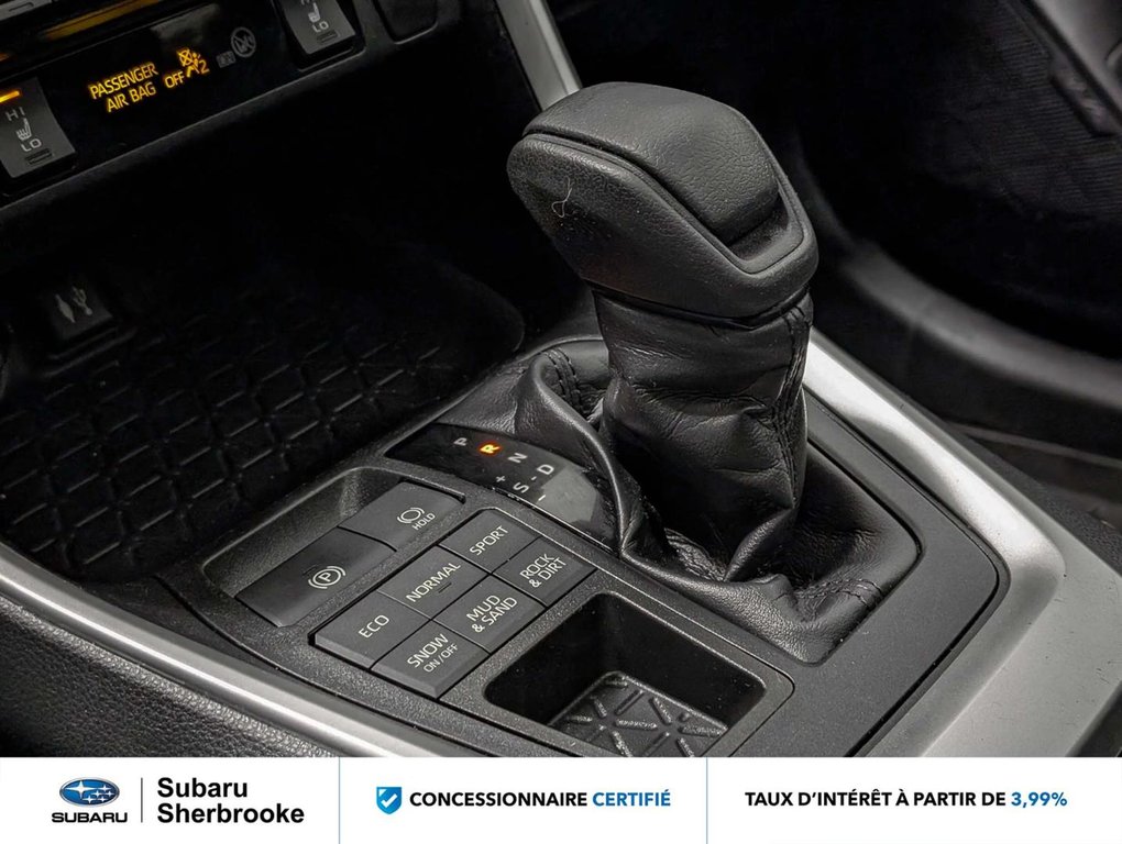 Toyota RAV4 AWD/XLE 2019 à Sherbrooke, Québec - 14 - w1024h768px