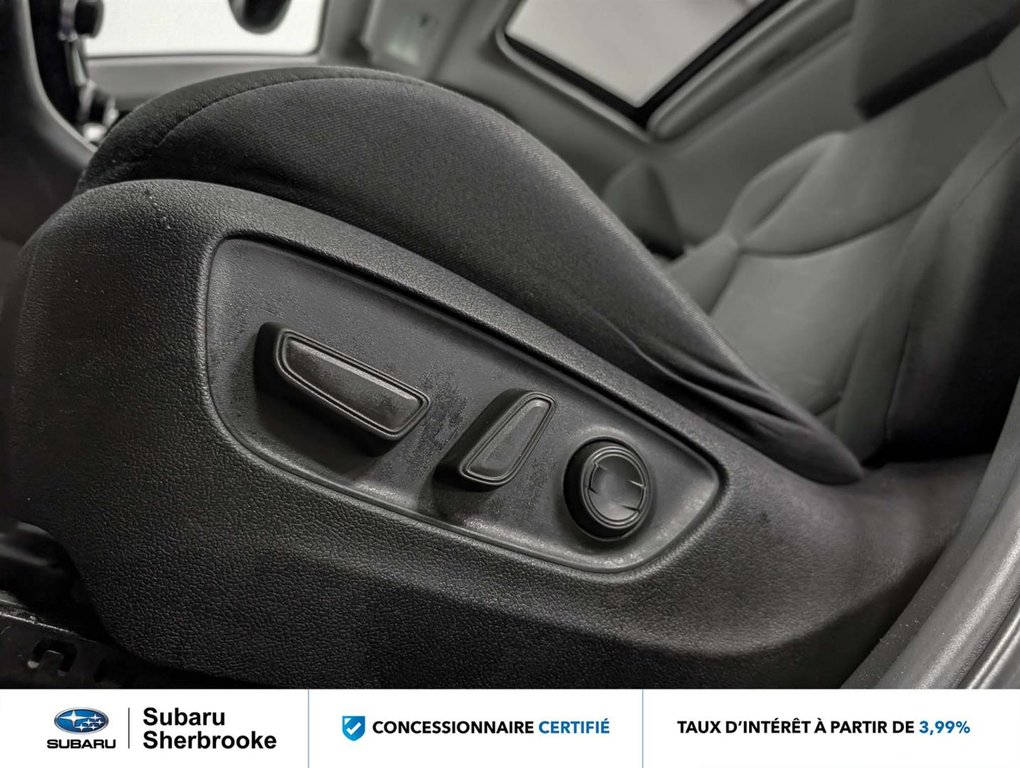 Toyota RAV4 AWD/XLE 2019 à Sherbrooke, Québec - 9 - w1024h768px