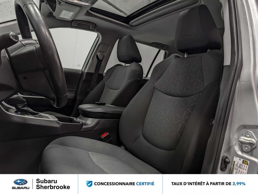 Toyota RAV4 AWD/XLE 2019 à Sherbrooke, Québec - 8 - w1024h768px