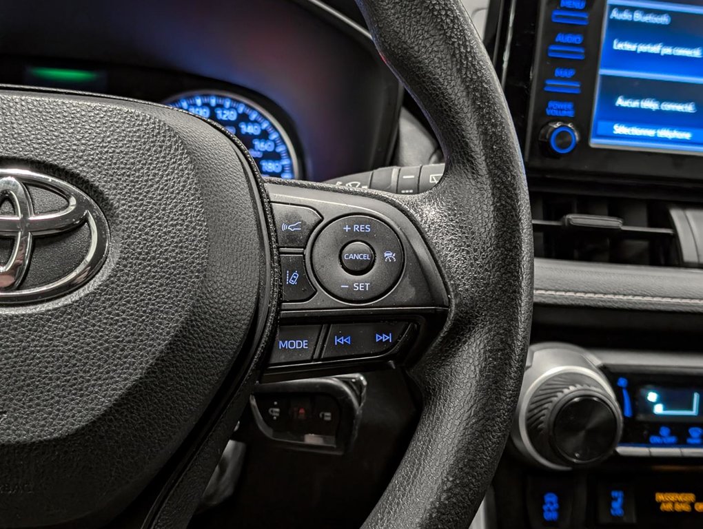 2020 Toyota RAV4 LE AWD in Sherbrooke, Quebec - 14 - w1024h768px