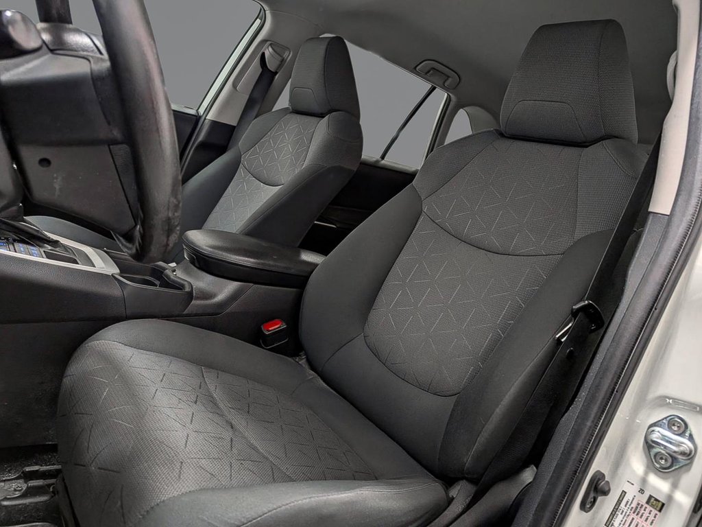 2020 Toyota RAV4 LE AWD in Sherbrooke, Quebec - 7 - w1024h768px