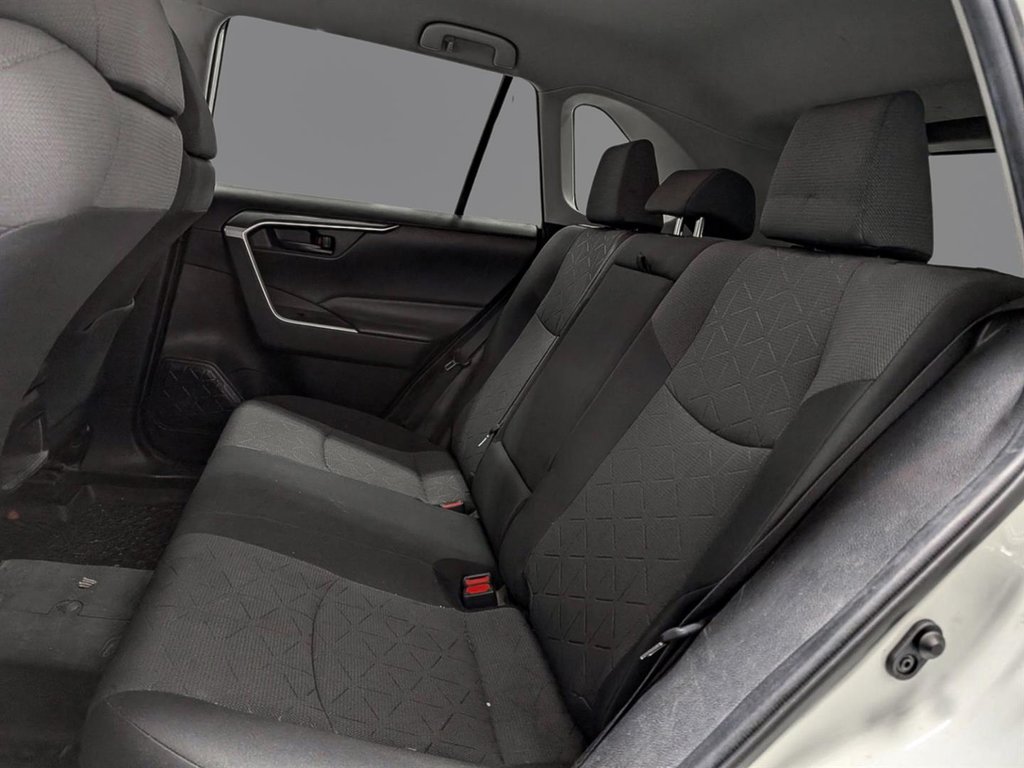 2020 Toyota RAV4 LE AWD in Sherbrooke, Quebec - 8 - w1024h768px