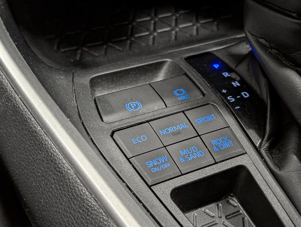 2020 Toyota RAV4 LE AWD in Sherbrooke, Quebec - 13 - w1024h768px