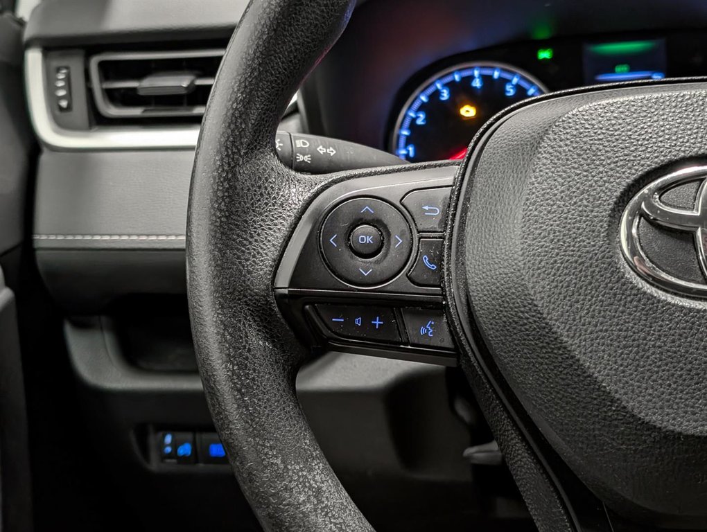 2020 Toyota RAV4 LE AWD in Sherbrooke, Quebec - 15 - w1024h768px