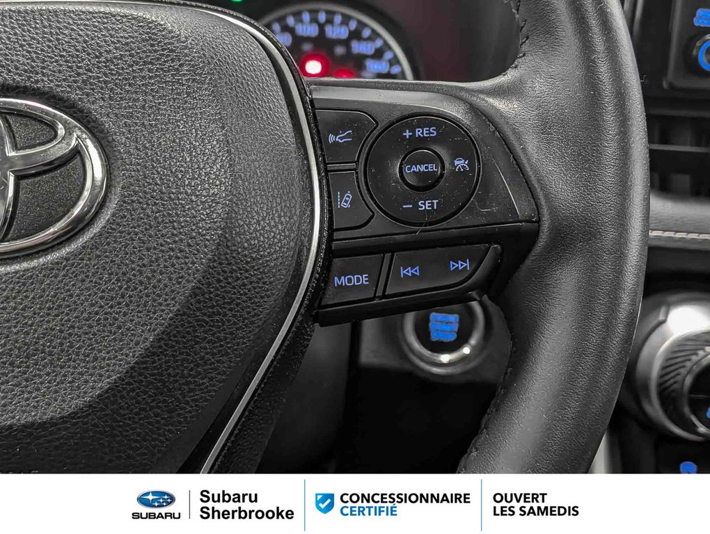 2020 Toyota RAV4 XLE/AWD in Sherbrooke, Quebec - 14 - w1024h768px