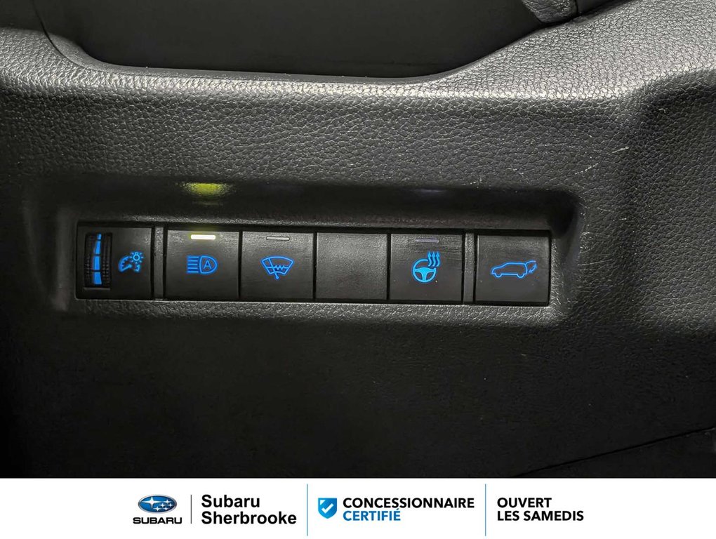 2020 Toyota RAV4 XLE/AWD in Sherbrooke, Quebec - 16 - w1024h768px