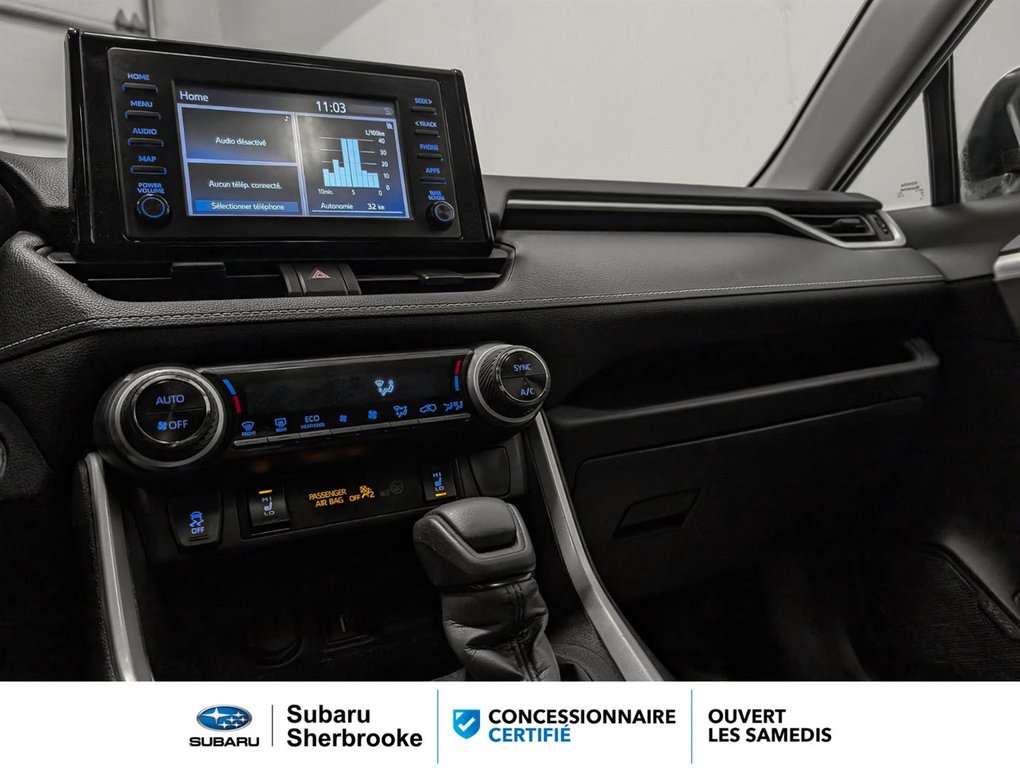 2020 Toyota RAV4 XLE/AWD in Sherbrooke, Quebec - 10 - w1024h768px