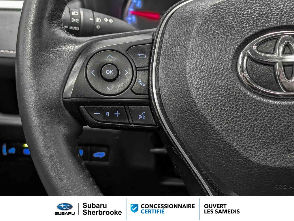 2020 Toyota RAV4 XLE/AWD in Sherbrooke, Quebec - 15 - w1024h768px