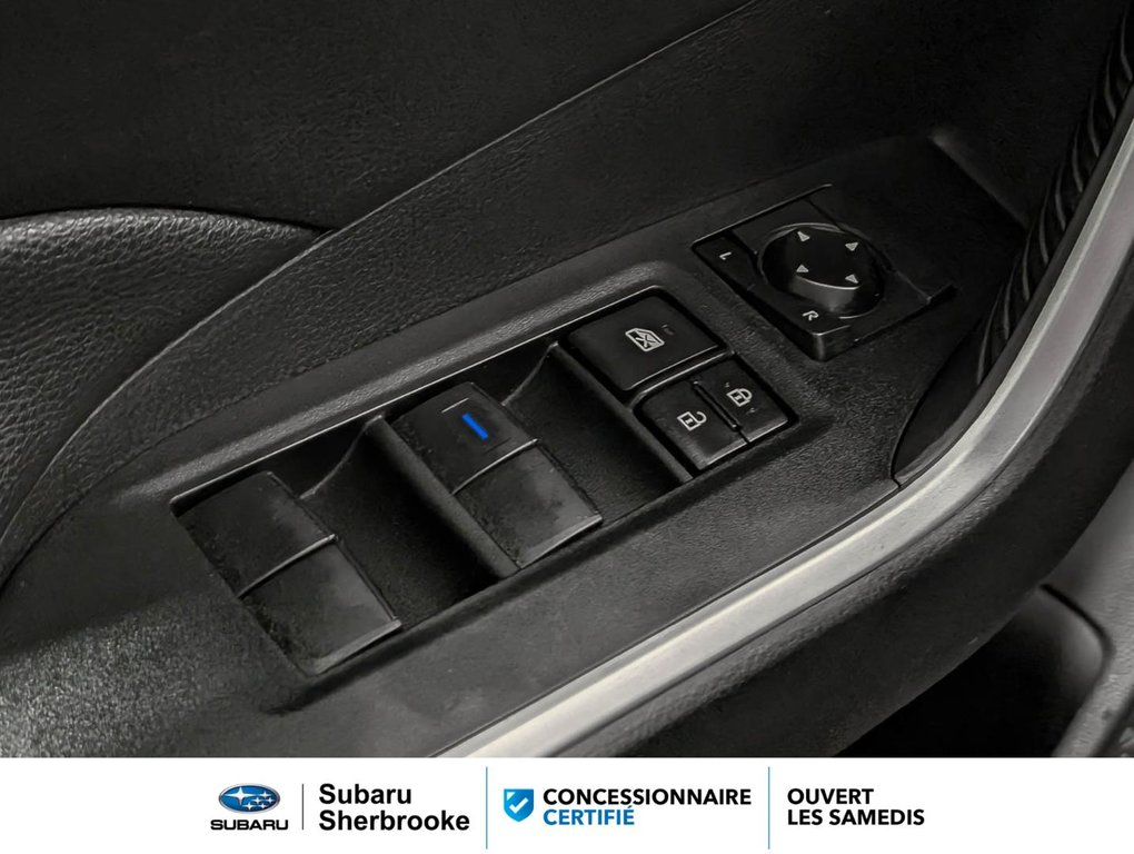 2020 Toyota RAV4 XLE/AWD in Sherbrooke, Quebec - 17 - w1024h768px