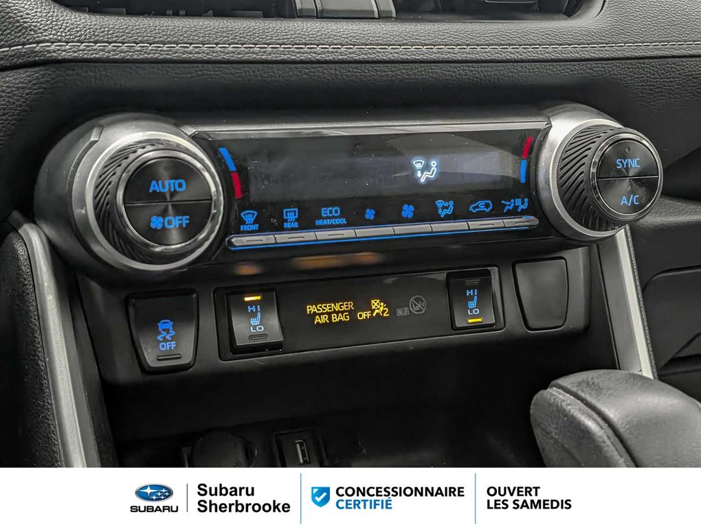 2020 Toyota RAV4 XLE/AWD in Sherbrooke, Quebec - 13 - w1024h768px