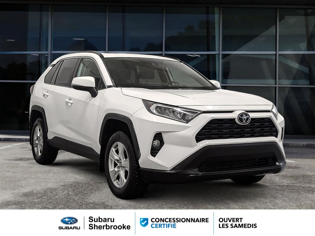 2020 Toyota RAV4 XLE/AWD in Sherbrooke, Quebec - 4 - w1024h768px