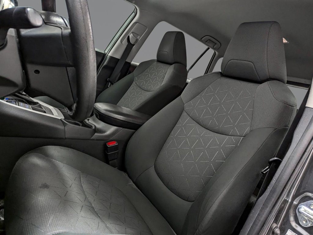 2021 Toyota RAV4 LE AWD in Sherbrooke, Quebec - 7 - w1024h768px