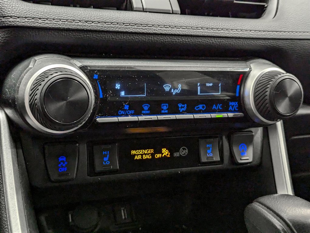 2021 Toyota RAV4 LE AWD in Sherbrooke, Quebec - 12 - w1024h768px