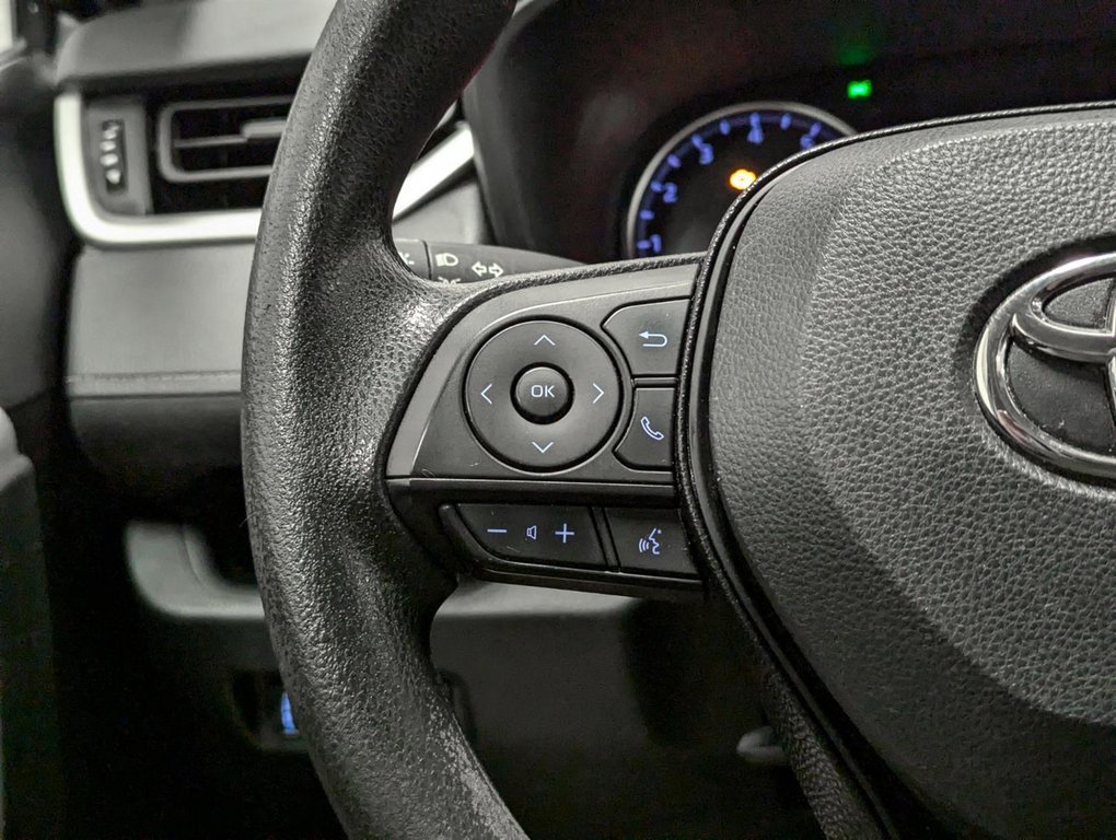 2021 Toyota RAV4 LE AWD in Sherbrooke, Quebec - 14 - w1024h768px