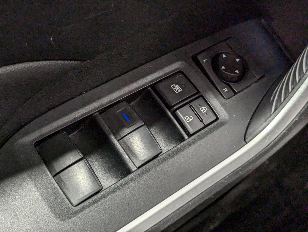 2021 Toyota RAV4 LE AWD in Sherbrooke, Quebec - 15 - w1024h768px