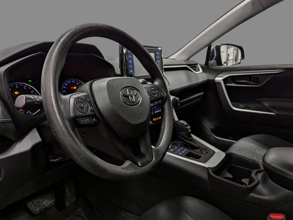 2021 Toyota RAV4 LE AWD in Sherbrooke, Quebec - 6 - w1024h768px