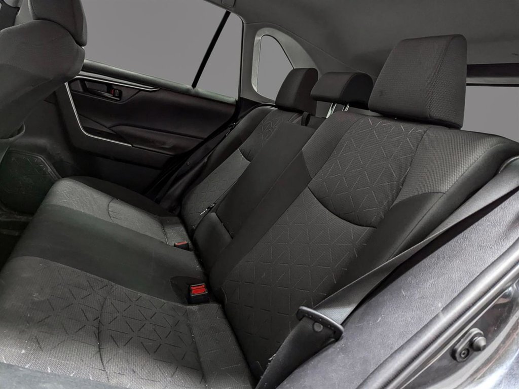 2021 Toyota RAV4 LE AWD in Sherbrooke, Quebec - 8 - w1024h768px