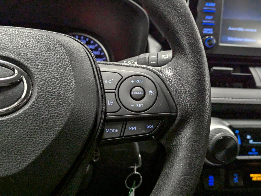 2021 Toyota RAV4 LE AWD in Sherbrooke, Quebec - 13 - w1024h768px