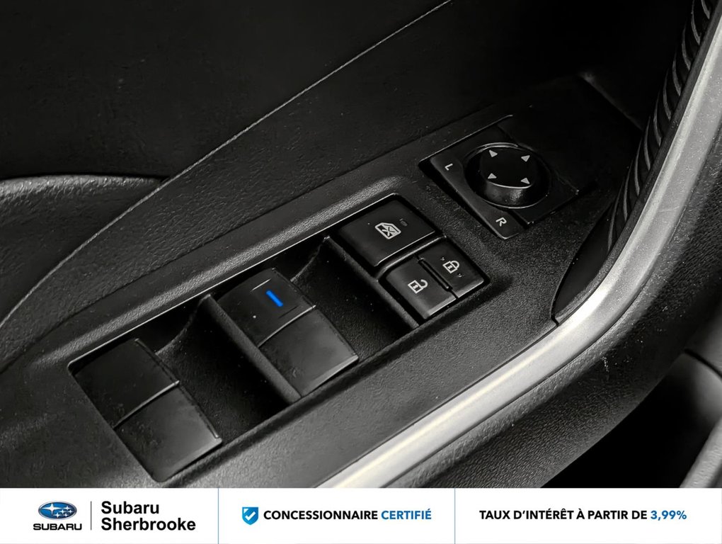 2021 Toyota RAV4 LE AWD in Sherbrooke, Quebec - 18 - w1024h768px