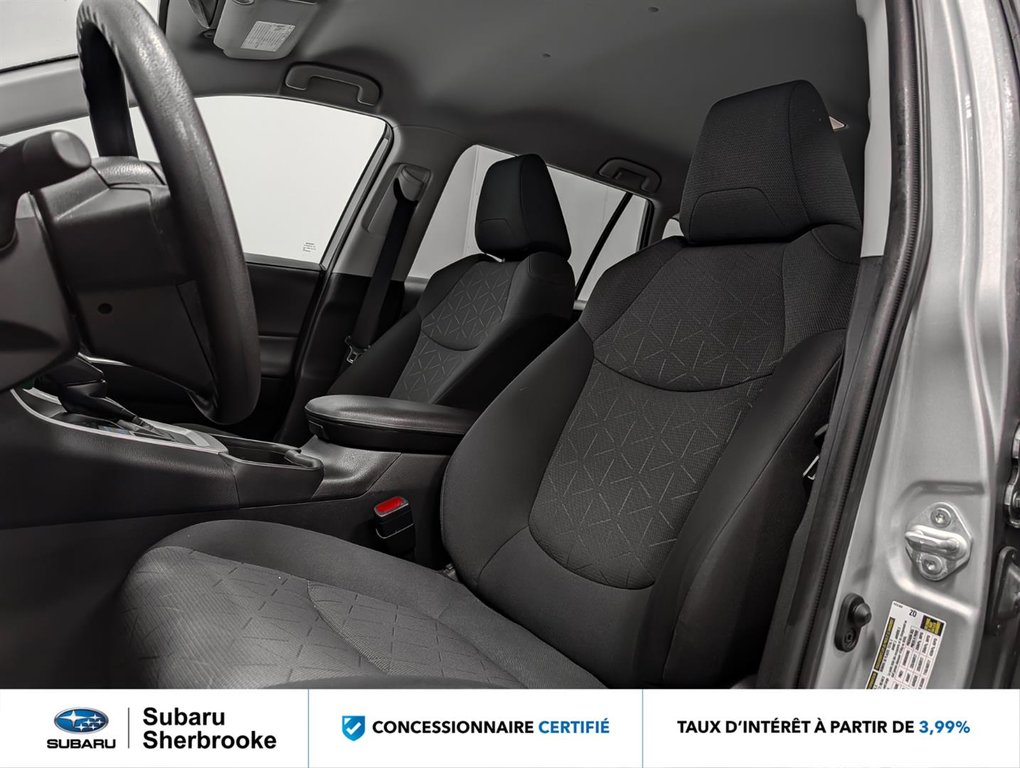 2021 Toyota RAV4 LE AWD in Sherbrooke, Quebec - 8 - w1024h768px