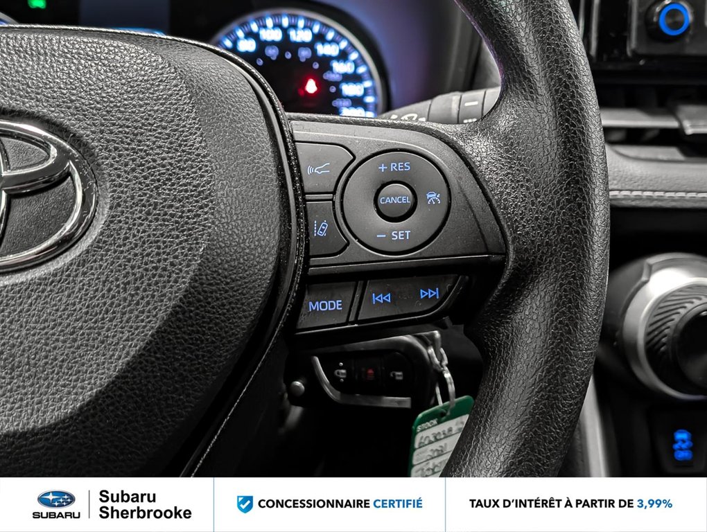 2021 Toyota RAV4 LE AWD in Sherbrooke, Quebec - 14 - w1024h768px