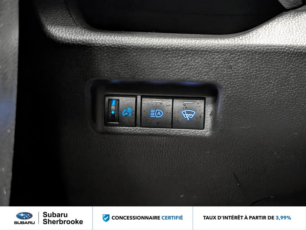 2021 Toyota RAV4 LE AWD in Sherbrooke, Quebec - 17 - w1024h768px