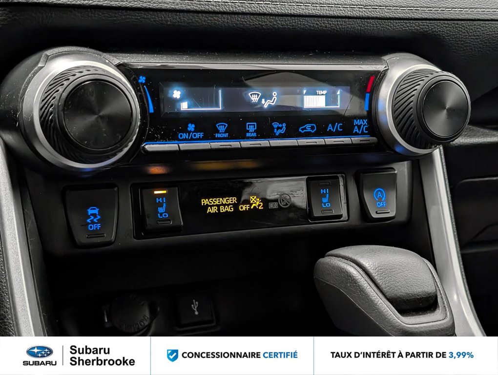 2021 Toyota RAV4 LE AWD in Sherbrooke, Quebec - 12 - w1024h768px