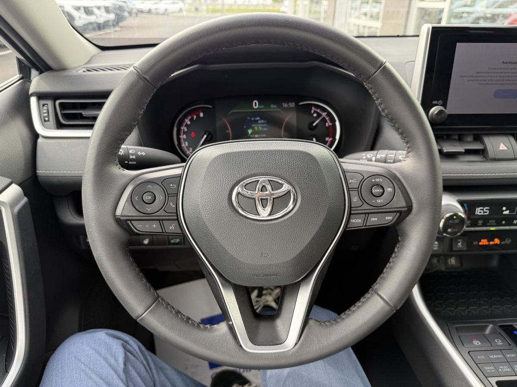 Toyota RAV4 AWD XLE TOIT OUVRANT 2024 à Québec, Québec - 11 - w1024h768px