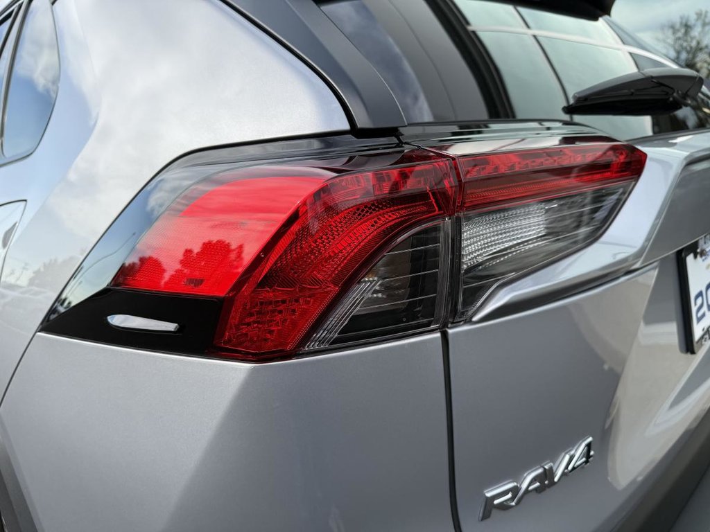 Toyota RAV4 AWD XLE TOIT OUVRANT 2024 à Québec, Québec - 7 - w1024h768px
