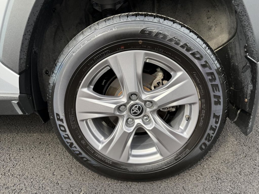 Toyota RAV4 AWD XLE TOIT OUVRANT 2024 à Québec, Québec - 8 - w1024h768px