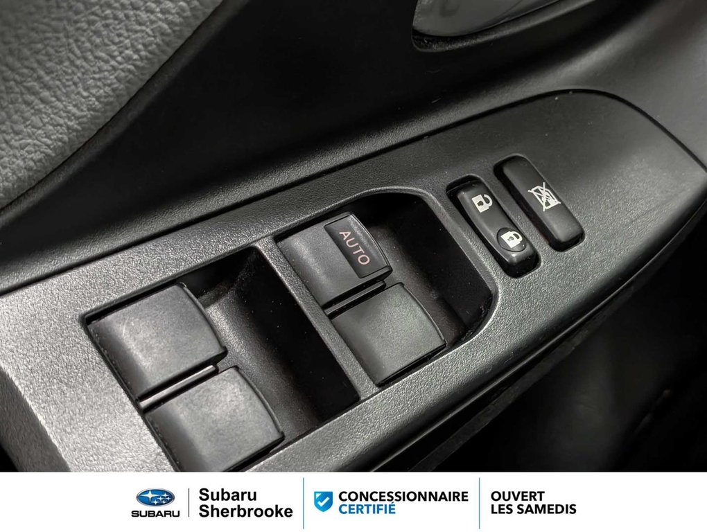 2018 Toyota Yaris Hatchback LE/hatchback in Sherbrooke, Quebec - 14 - w1024h768px