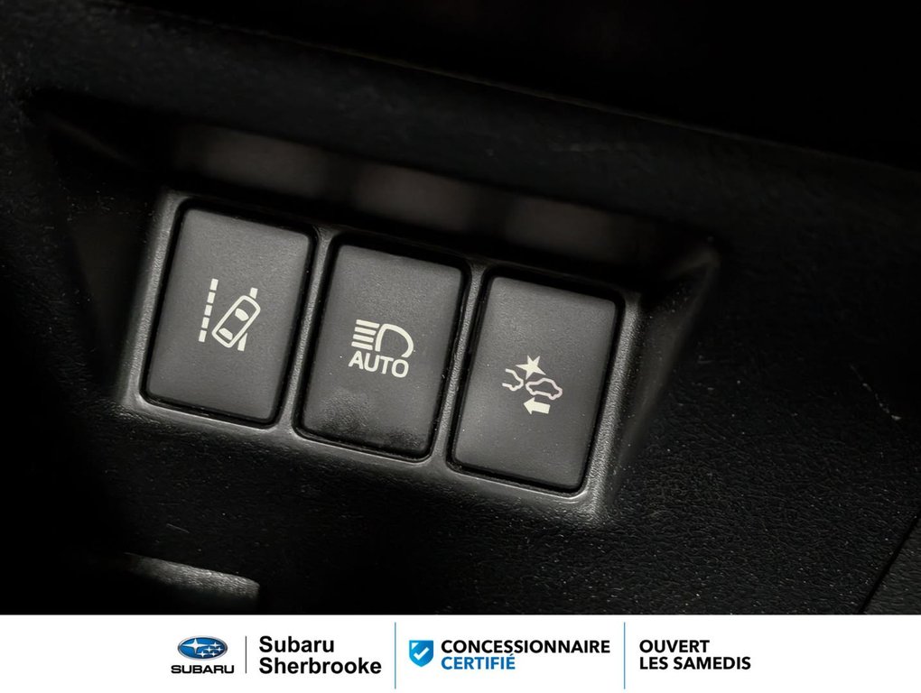2018 Toyota Yaris Hatchback LE/hatchback in Sherbrooke, Quebec - 15 - w1024h768px