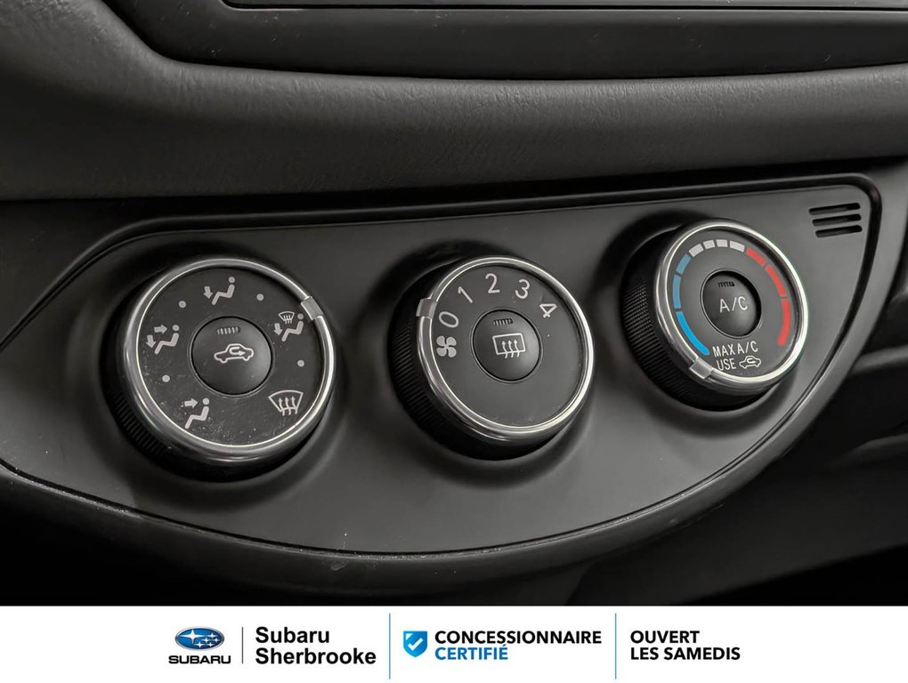 2018 Toyota Yaris Hatchback LE/hatchback in Sherbrooke, Quebec - 11 - w1024h768px