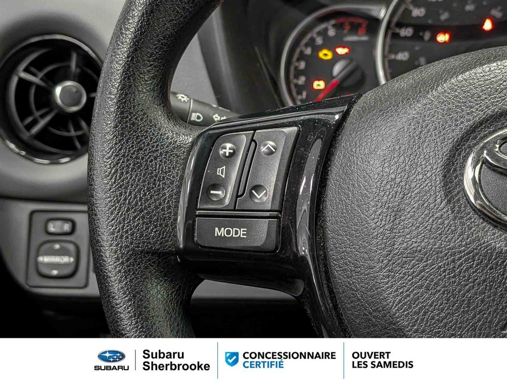 2018 Toyota Yaris Hatchback LE/hatchback in Sherbrooke, Quebec - 13 - w1024h768px