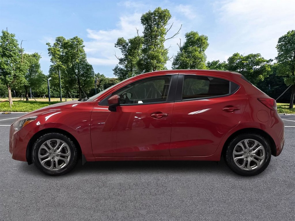 2020 Toyota Yaris Hatchback in Sherbrooke, Quebec - 2 - w1024h768px