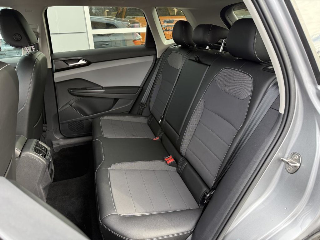 Volkswagen Taos Comfortline AWD 2023 à Québec, Québec - 24 - w1024h768px