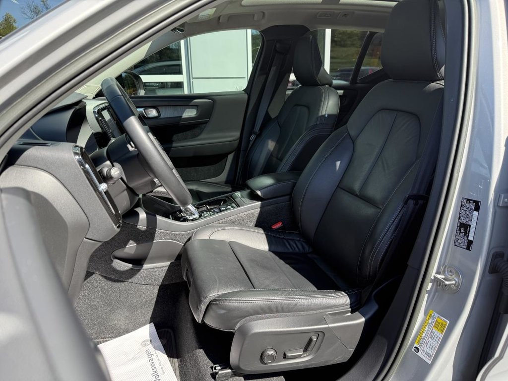 Volvo XC40 Plus Dark B5 2023 à Quebec, Québec - 22 - w1024h768px