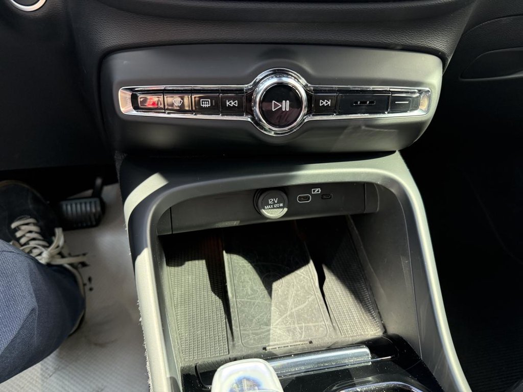 Volvo XC40 Plus Dark B5 2023 à Quebec, Québec - 20 - w1024h768px