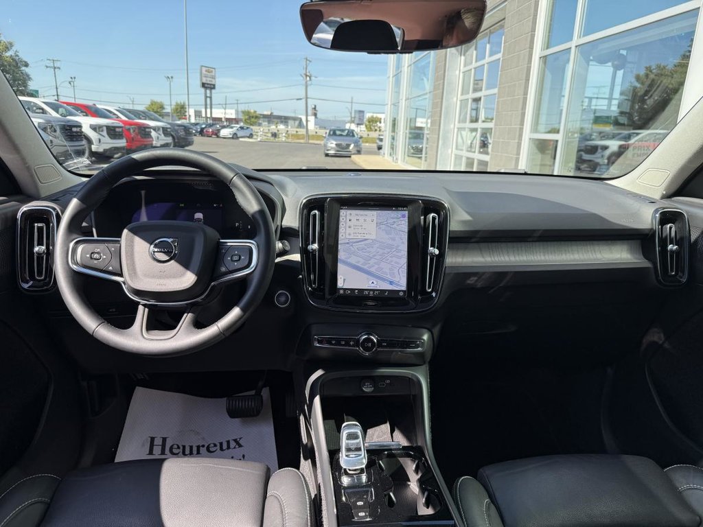 Volvo XC40 Plus Dark B5 2023 à Quebec, Québec - 25 - w1024h768px