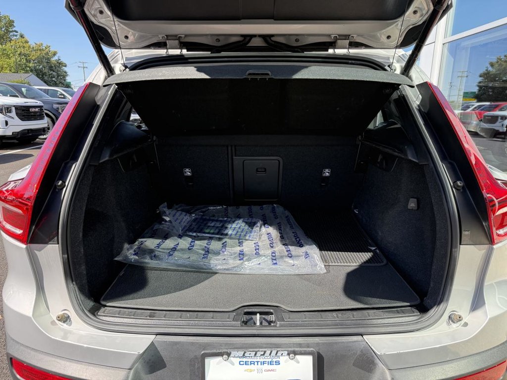 Volvo XC40 Plus Dark B5 2023 à Quebec, Québec - 27 - w1024h768px