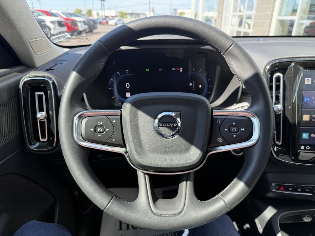 Volvo XC40 Plus Dark B5 2023 à Quebec, Québec - 13 - w1024h768px
