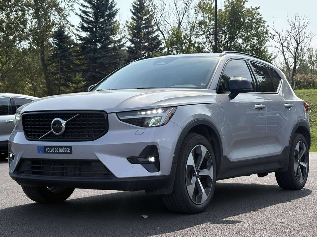 Volvo XC40 Plus Dark B5 2023 à Québec, Québec - 1 - w1024h768px