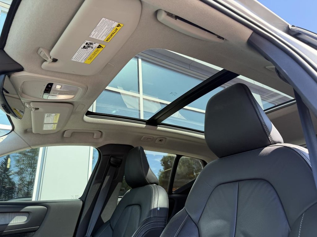 Volvo XC40 Plus Dark B5 2023 à Quebec, Québec - 24 - w1024h768px