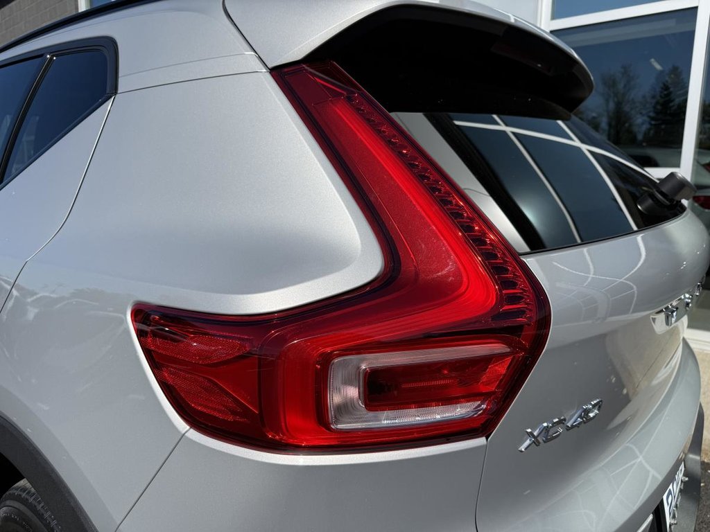 Volvo XC40 Plus Dark B5 2023 à Quebec, Québec - 10 - w1024h768px
