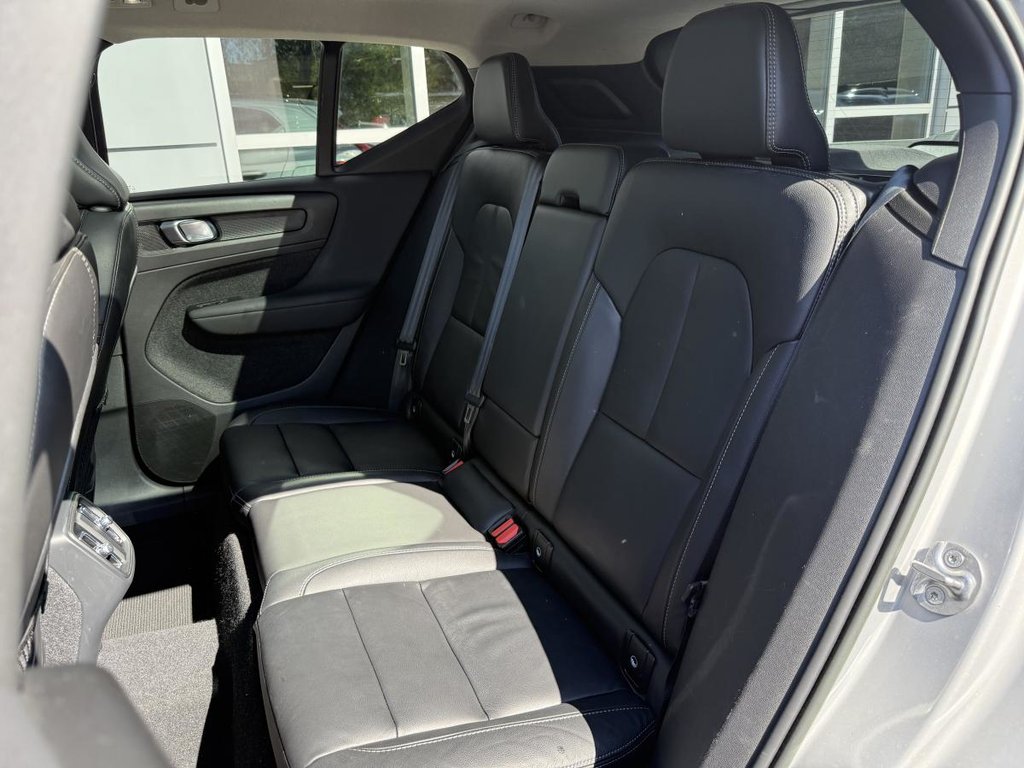 Volvo XC40 Plus Dark B5 2023 à Quebec, Québec - 26 - w1024h768px