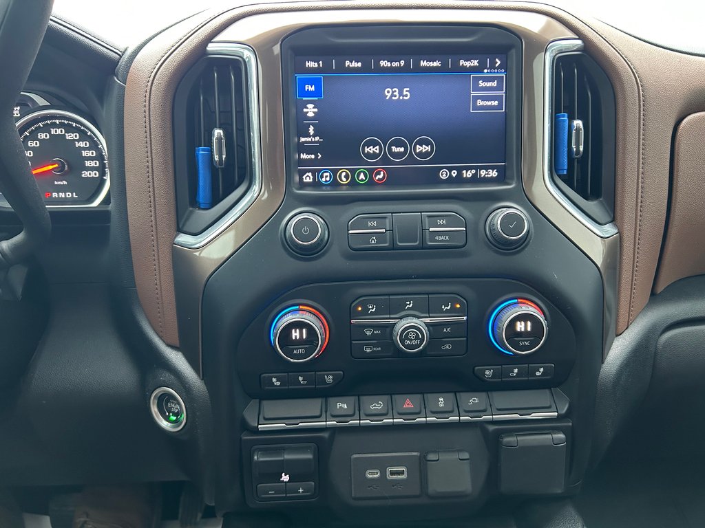 2022 Chevrolet SILVERADO 2500 High Country in Grand-Sault and Edmunston, New Brunswick - 14 - w1024h768px