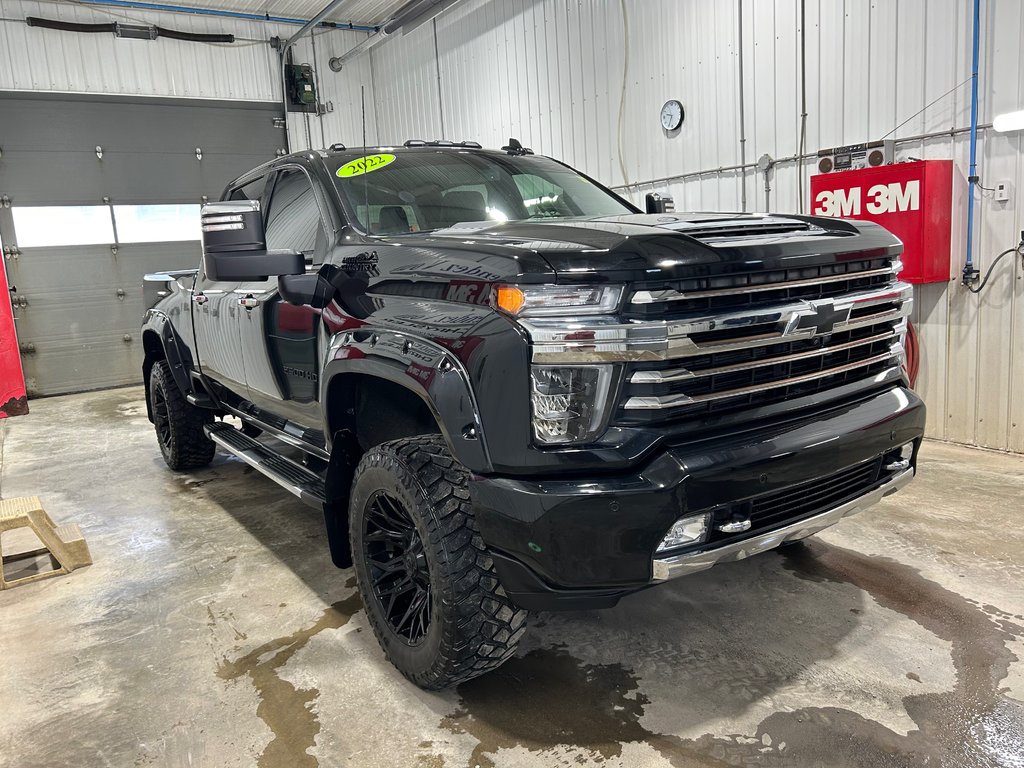 2022 Chevrolet SILVERADO 2500 High Country in Grand-Sault and Edmunston, New Brunswick - 3 - w1024h768px