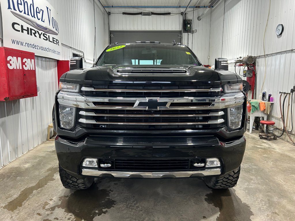 2022 Chevrolet SILVERADO 2500 High Country in Grand-Sault and Edmunston, New Brunswick - 2 - w1024h768px
