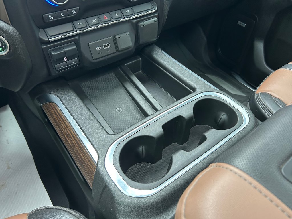 2022 Chevrolet SILVERADO 2500 High Country in Grand-Sault and Edmunston, New Brunswick - 16 - w1024h768px
